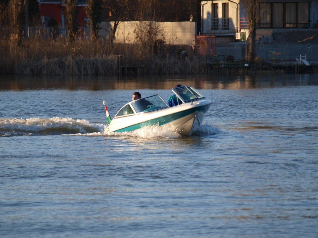 Dajkahajó hajósiskola és autószerviz, műszaki vizsgáztatás