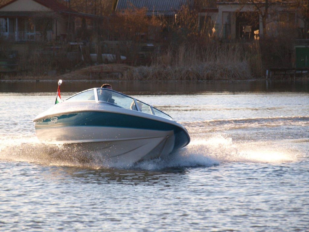 Dajkahajó hajósiskola és autószerviz, műszaki vizsgáztatás